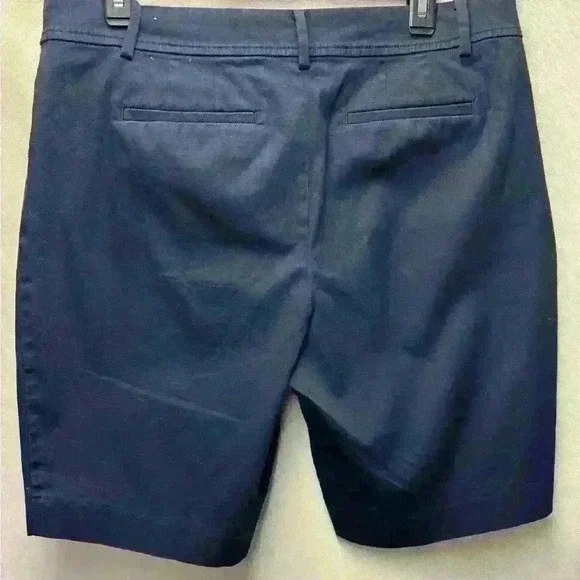 TALBOT’S PERFECT SHORTS SIZE 12 PETITE IN GENTLY USED CONDITION - Picture 3 of 5